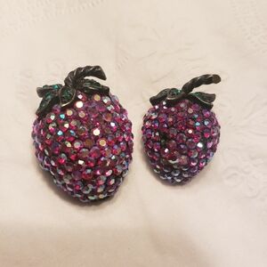 Vintage Weiss red rhinestone strawberry pins